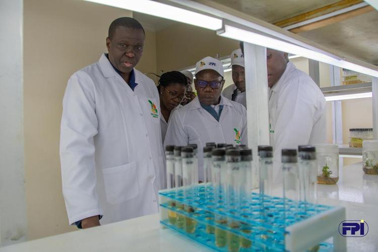 Inauguration du laboratoire de recherche en  agrumiculture construit avec l’appui du Fonds de Promotion de l’Industrie