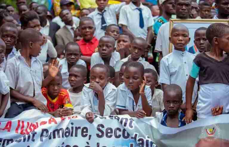 Campagne « Pas une école sans banc », Plus de 15 000 bancs ont été remis au cours de l’année scolaire 2020-2021