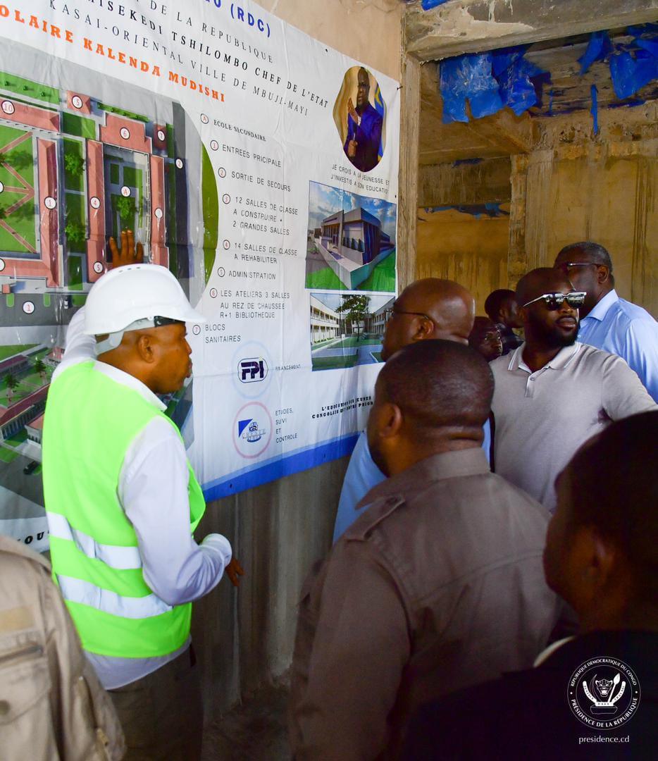 Le président de la République, Félix Antoine Tshisekedi Tshilombo, a visité, le samedi 31 décembre 2022, différents chantiers d'infrastructures dans la ville de Mbuji-Mayi au Kasaï-Oriental.