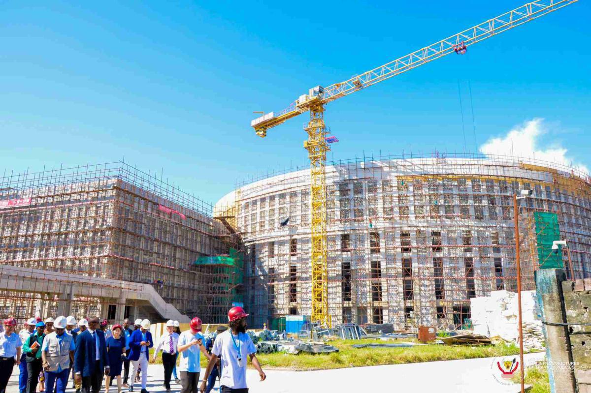 le chantier du centre culturel international de la RDC visité par le ministre des ISP