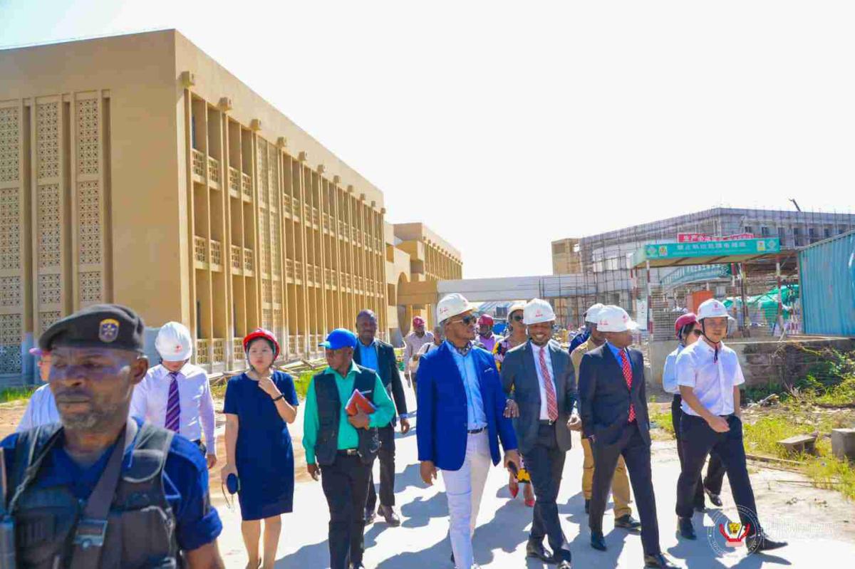 le chantier du centre culturel international de la RDC visité par le ministre des ISP