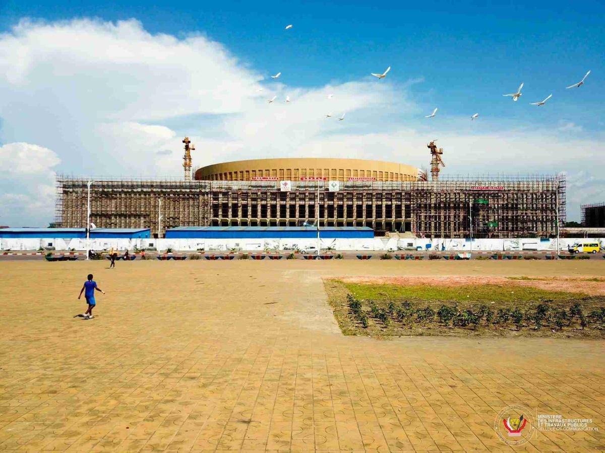 le chantier du centre culturel international de la RDC visité par le ministre des ISP