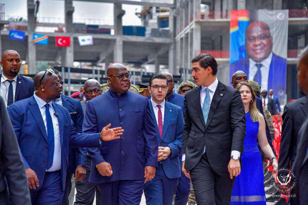 Le président Felix Tshisekedi satisfait des avancées des travaux de construction du centre financier de Kinshasa