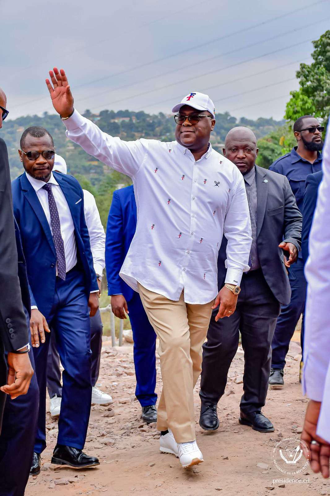 Le président Félix TSHISEKEDI rouvre la route KIMWENZA – KINDELE