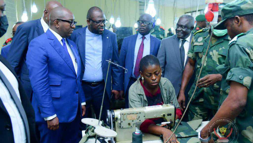 Le gouvernement met en place une Industrie de couture des tenues militaires made in RDC 🇨🇩