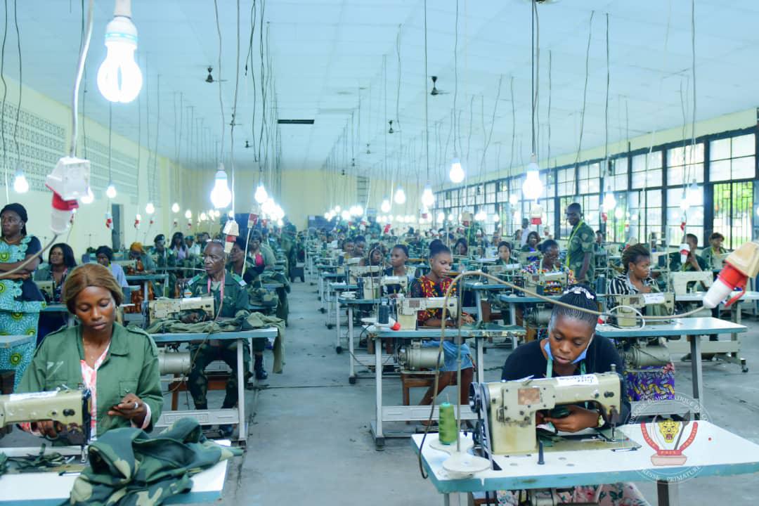 Le gouvernement met en place une Industrie de couture des tenues militaires made in RDC 🇨🇩