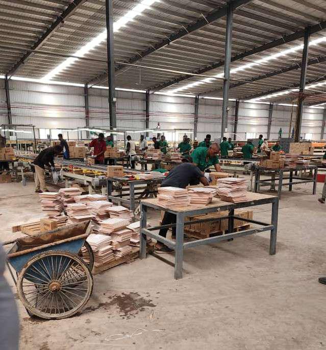 La première industrie dans la Zone Économique Spéciale de Maluku avec la production des carreaux et faïences "Made in Congo"