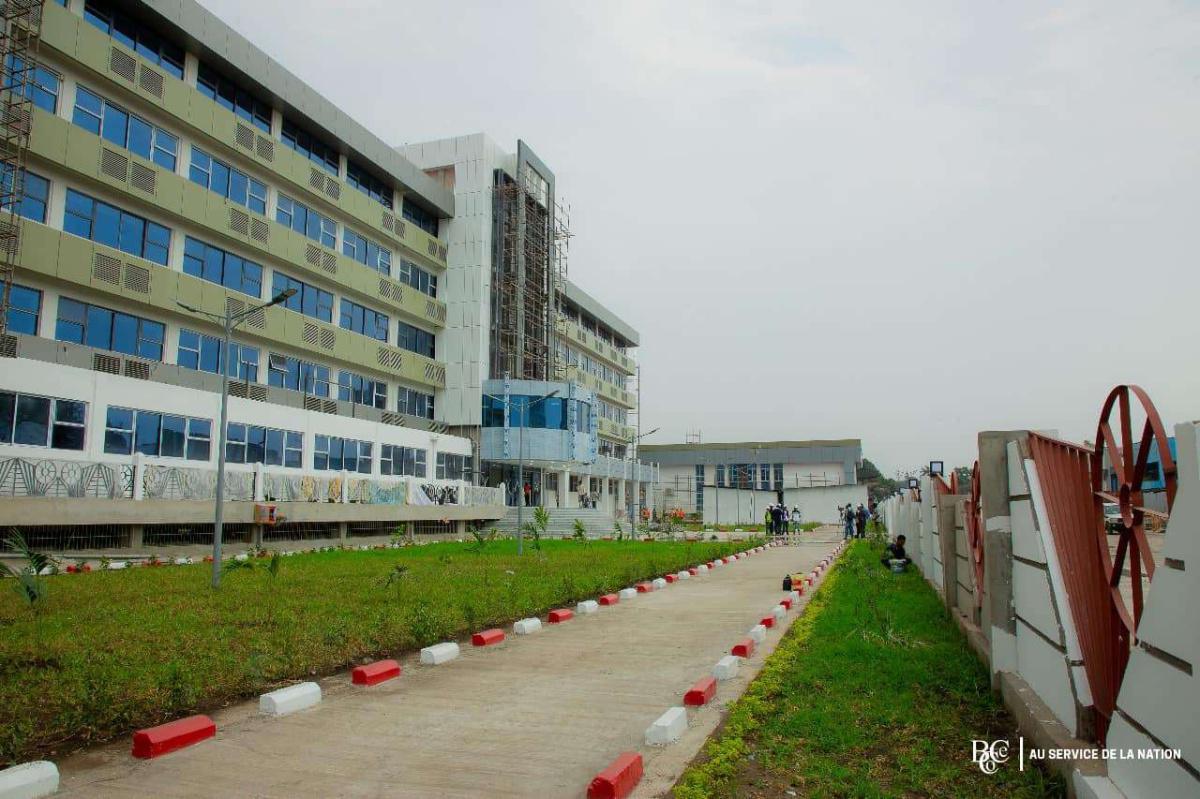 Plus d’un siècle après, l’hôpital Général de Référence de KINSHASA (ex MAMA YEMO) se pare de sa nouvelle robe moderne.