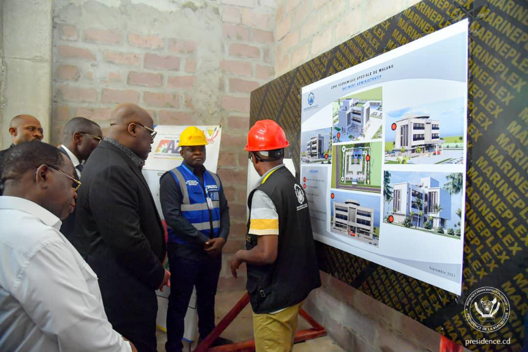 Le président Félix Tshisekedi a inauguré la première usine de fabrication de carreaux et faïences "made in Congo" à Maluku