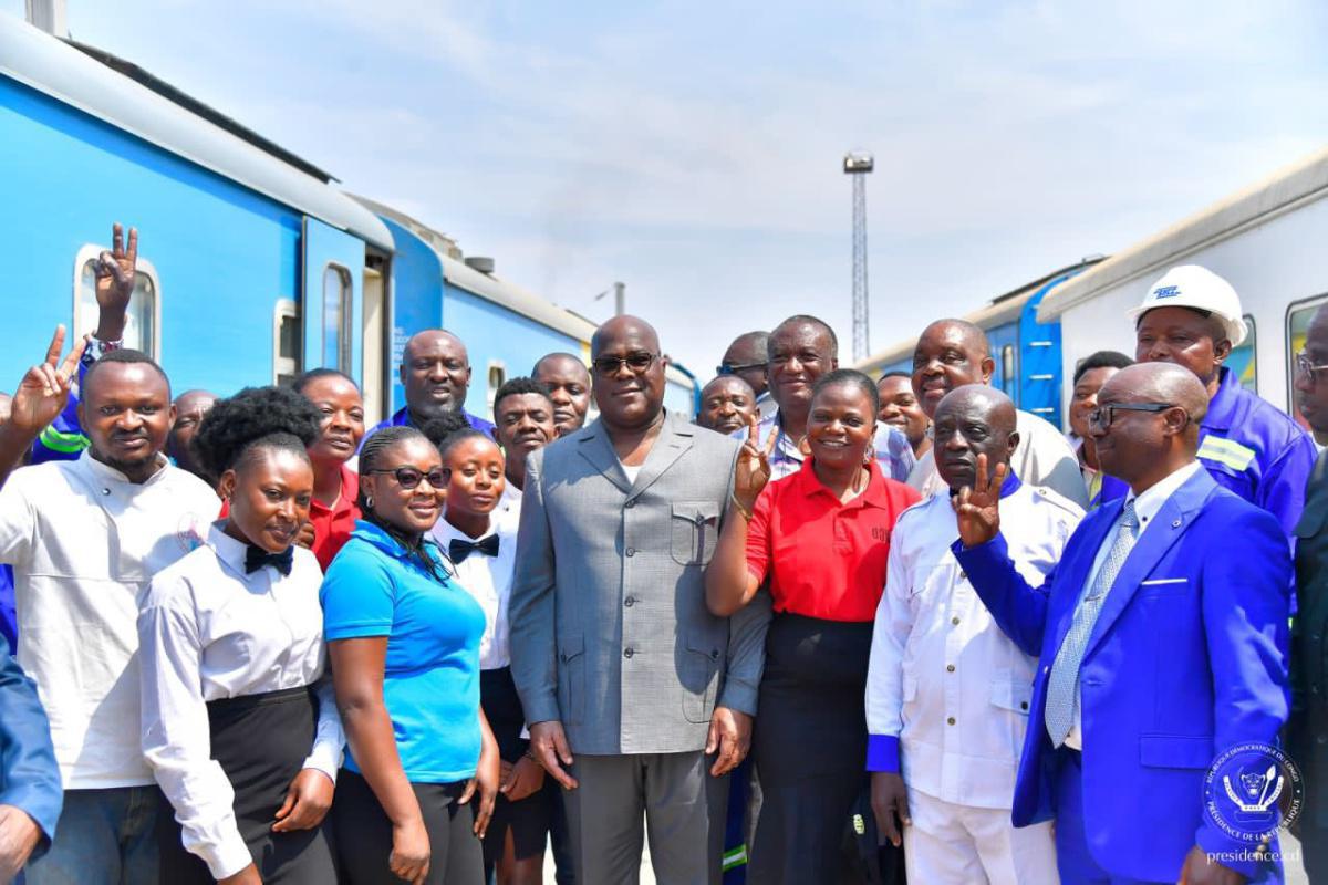 Une nouvelle flotte de 22 voitures ferroviaires, 100 wagons porte-conteneurs et 4 vedettes a été inaugurée à Lubumbashi par le Président Félix Tshisekedi